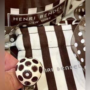NWT HENRI BENDEL “Hot For Dots” Polka Dot Dome Cocktail Ring Size 7 
RING ONLY